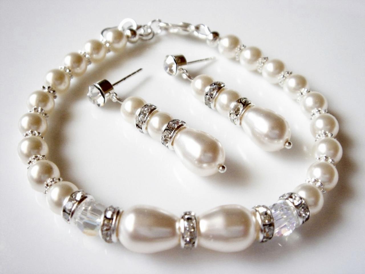 Clara Classic Elegant Swarovski Crystal Bracelet And Earrings Bridesmaid Set